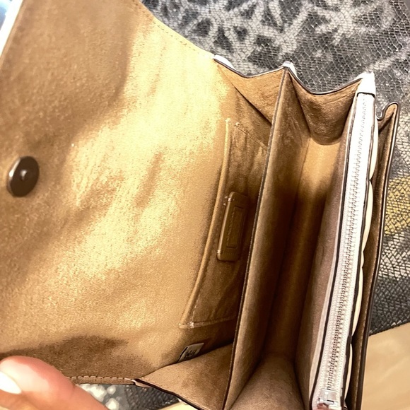 Coach Elegant White Quilted Shoulder Bag - Picture 7 of 8